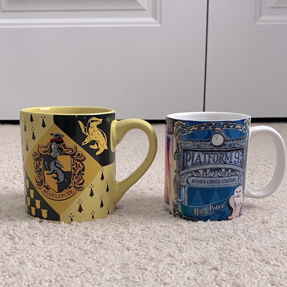 Harry‎ Potter Coffee Mugs Set of 2 Hufflepuff Yellow and Hogwarts Express